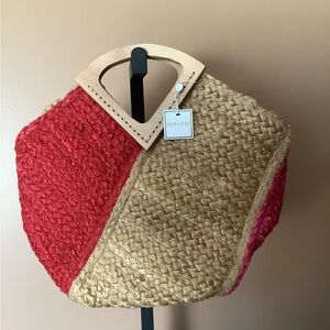 NWT Shiraleah Chicago 100% Jute handbag with wooden handles.